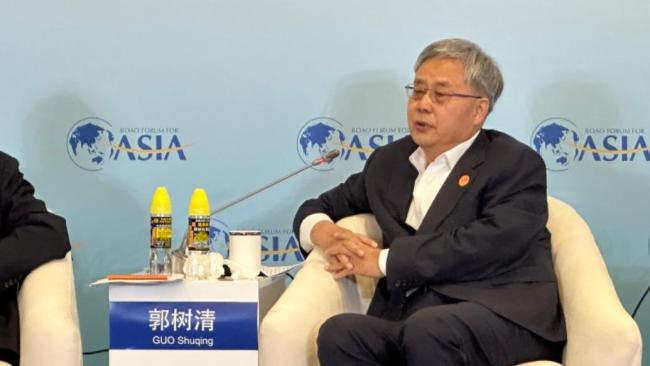 郭树清谈年轻人不愿交养老金 要考虑长远