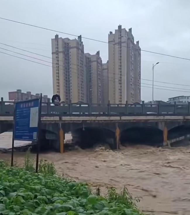 湖南龙山县600余户房屋被淹